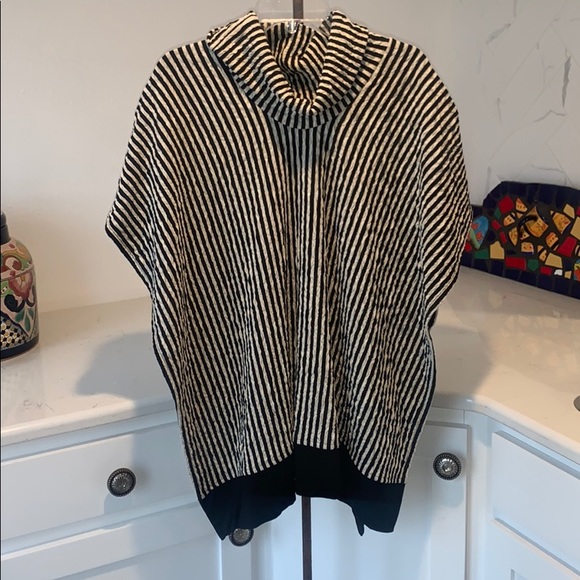 AvivitYizhar poncho - Picture 1 of 7